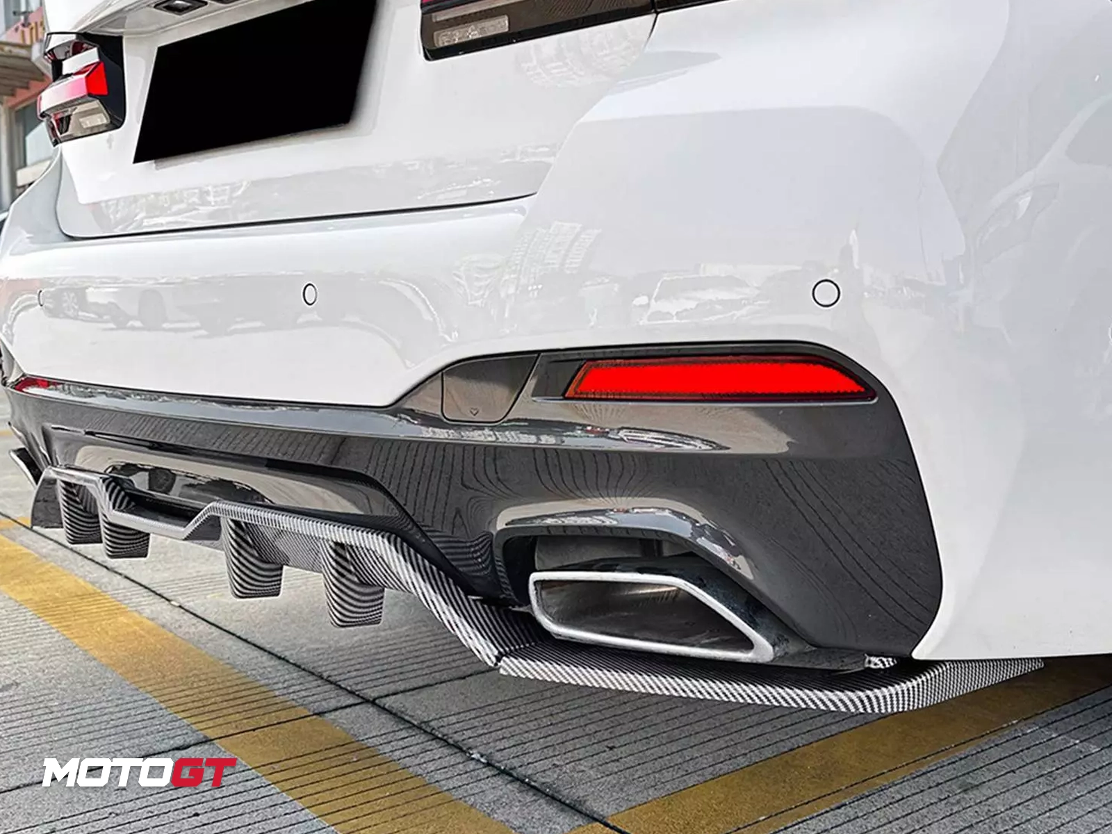 5 SERIES REAR DIFFUSER TRIM